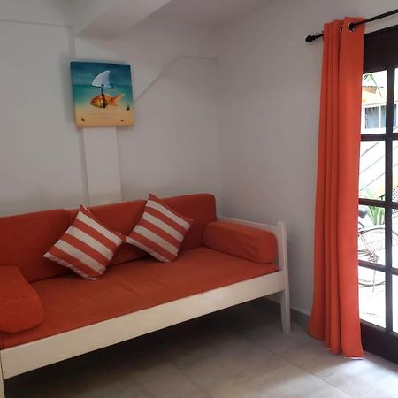 Beach Club Budget Rooms At Popeyes Caye Caulker Exterior foto