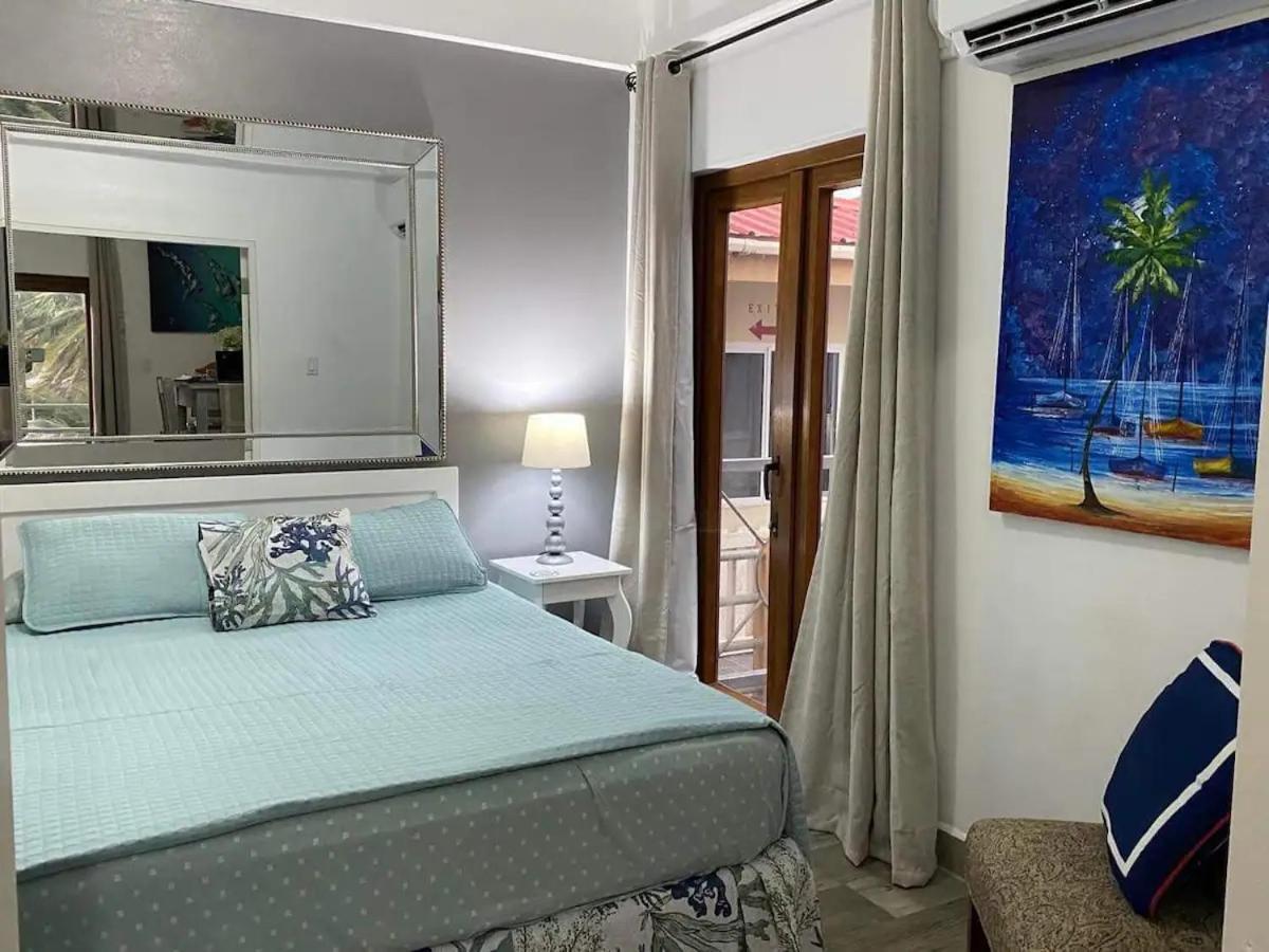 Beach Club Budget Rooms At Popeyes Caye Caulker Exterior foto