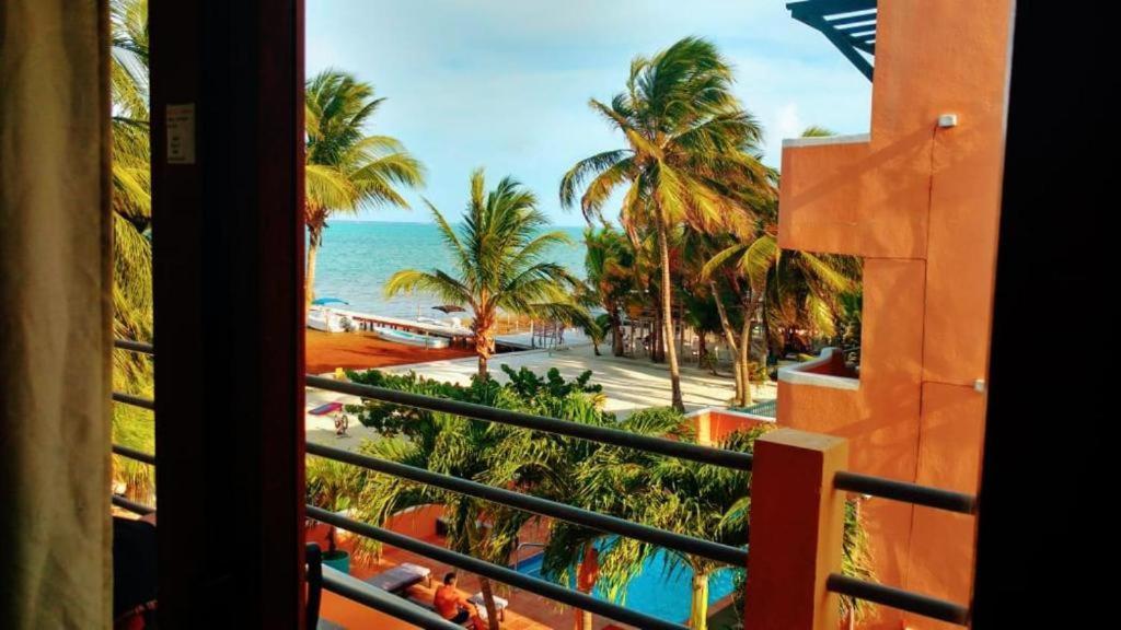 Beach Club Budget Rooms At Popeyes Caye Caulker Exterior foto