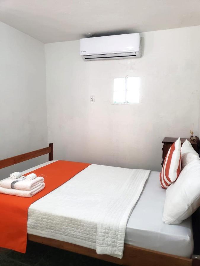Beach Club Budget Rooms At Popeyes Caye Caulker Exterior foto