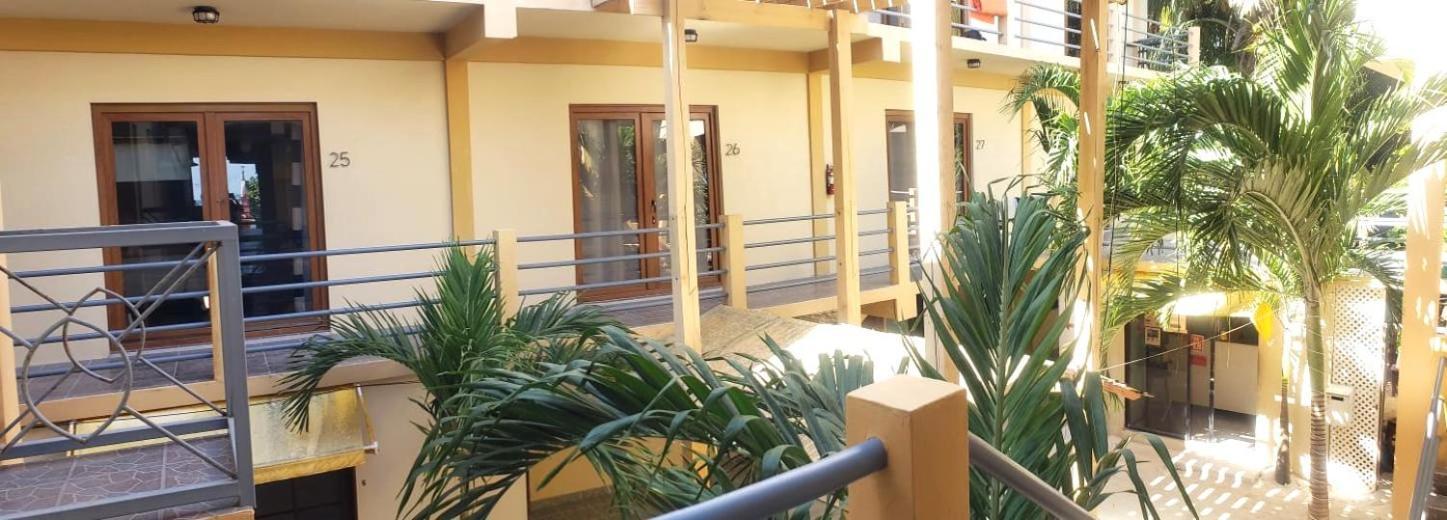 Beach Club Budget Rooms At Popeyes Caye Caulker Exterior foto