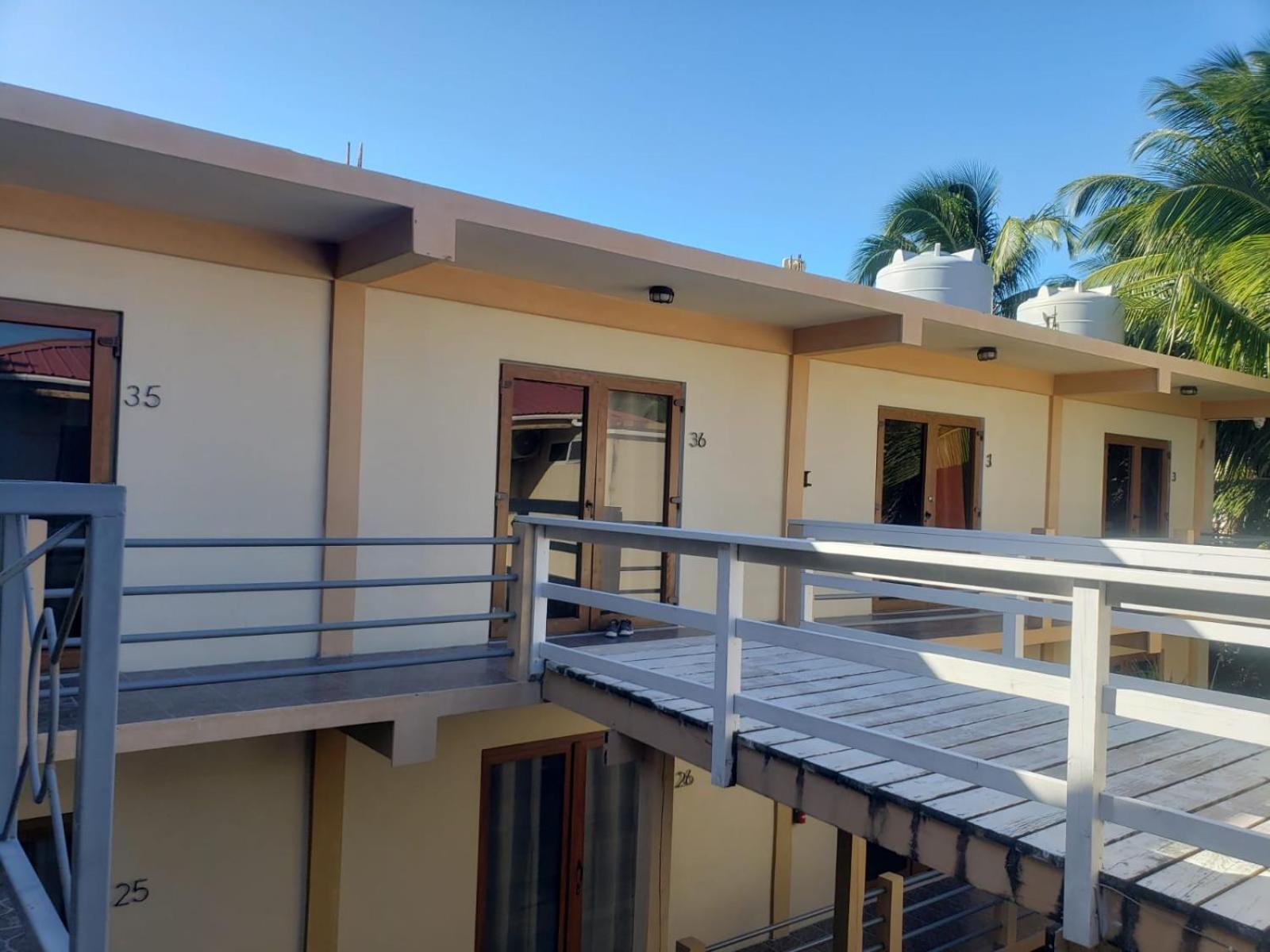 Beach Club Budget Rooms At Popeyes Caye Caulker Exterior foto