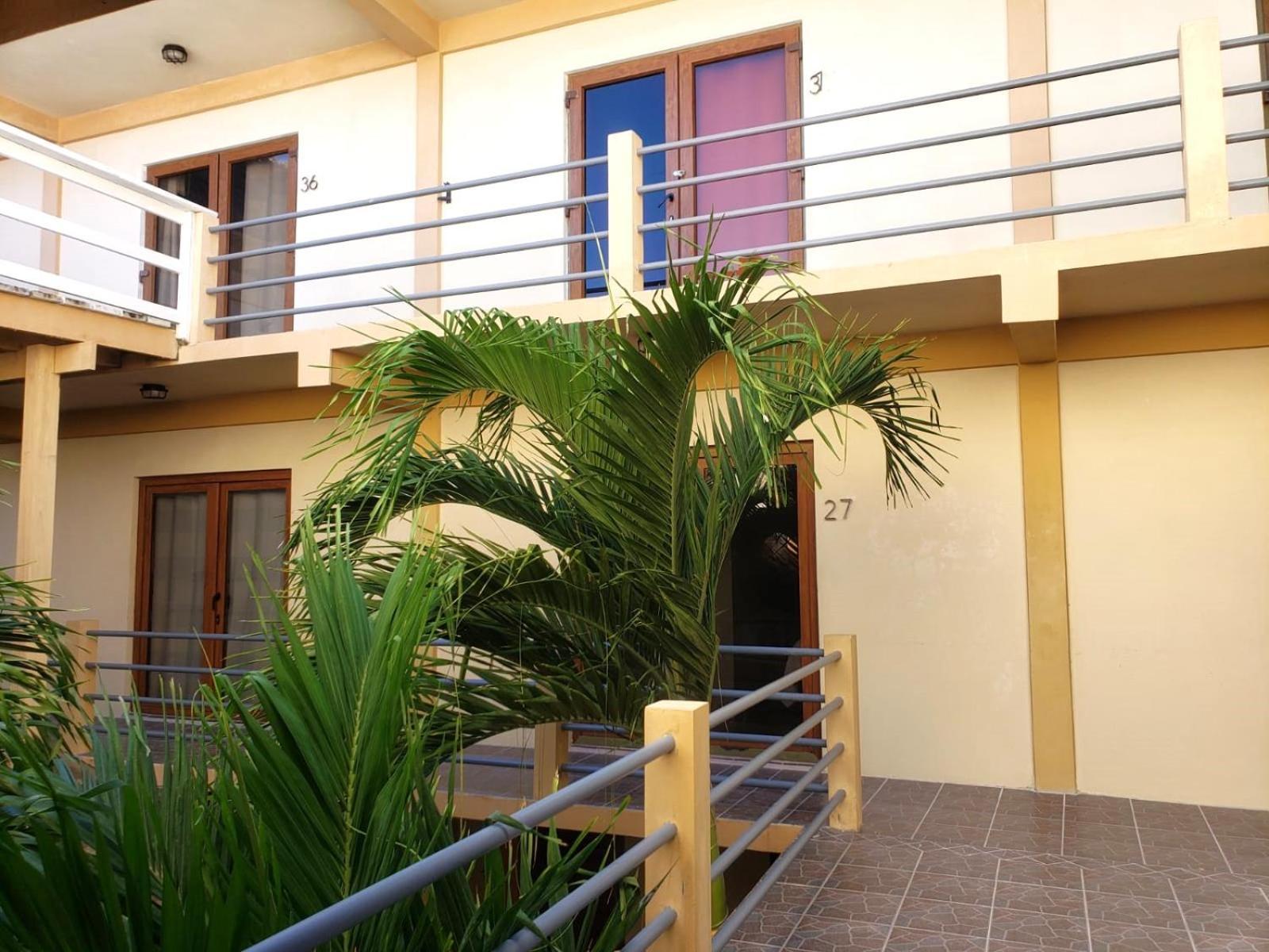 Beach Club Budget Rooms At Popeyes Caye Caulker Exterior foto