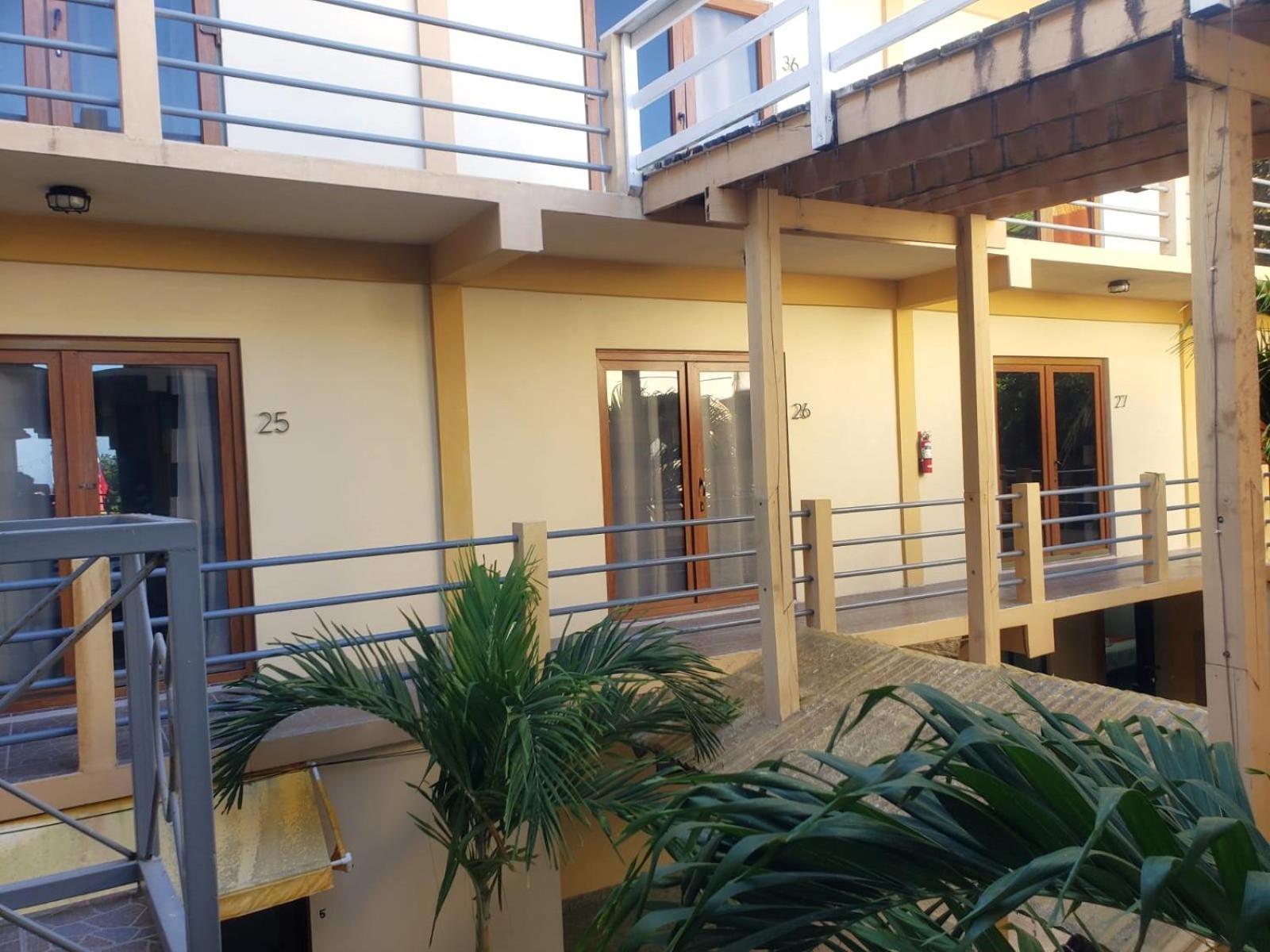 Beach Club Budget Rooms At Popeyes Caye Caulker Exterior foto