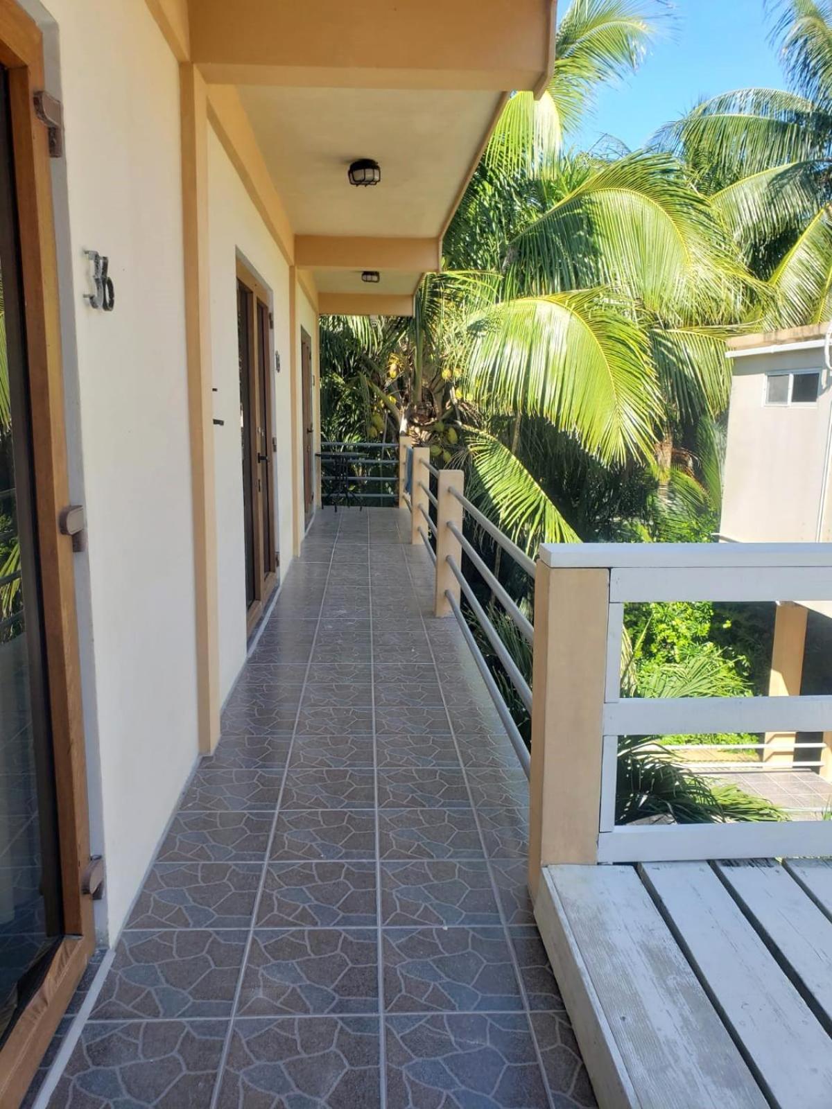 Beach Club Budget Rooms At Popeyes Caye Caulker Exterior foto