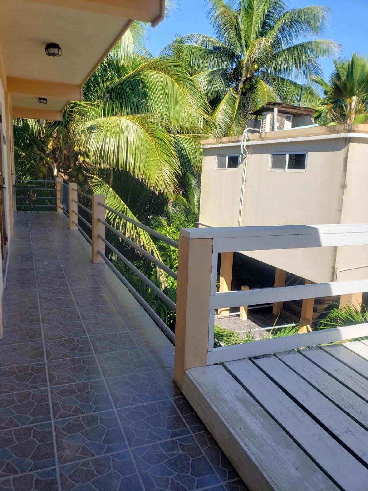 Beach Club Budget Rooms At Popeyes Caye Caulker Exterior foto