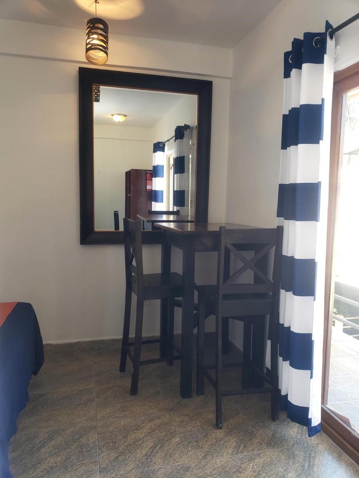 Beach Club Budget Rooms At Popeyes Caye Caulker Exterior foto