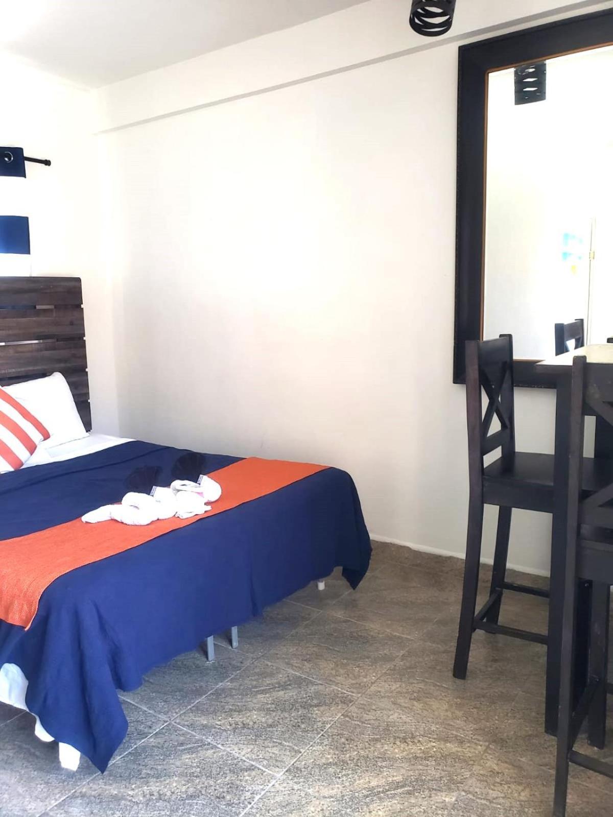 Beach Club Budget Rooms At Popeyes Caye Caulker Exterior foto