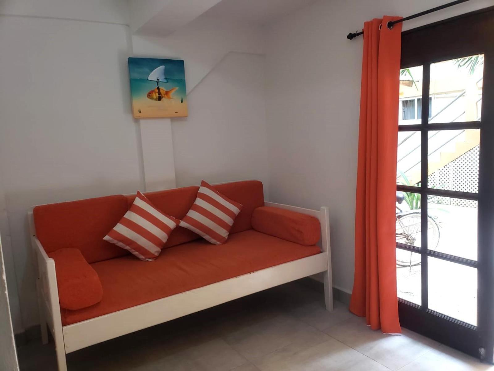 Beach Club Budget Rooms At Popeyes Caye Caulker Exterior foto